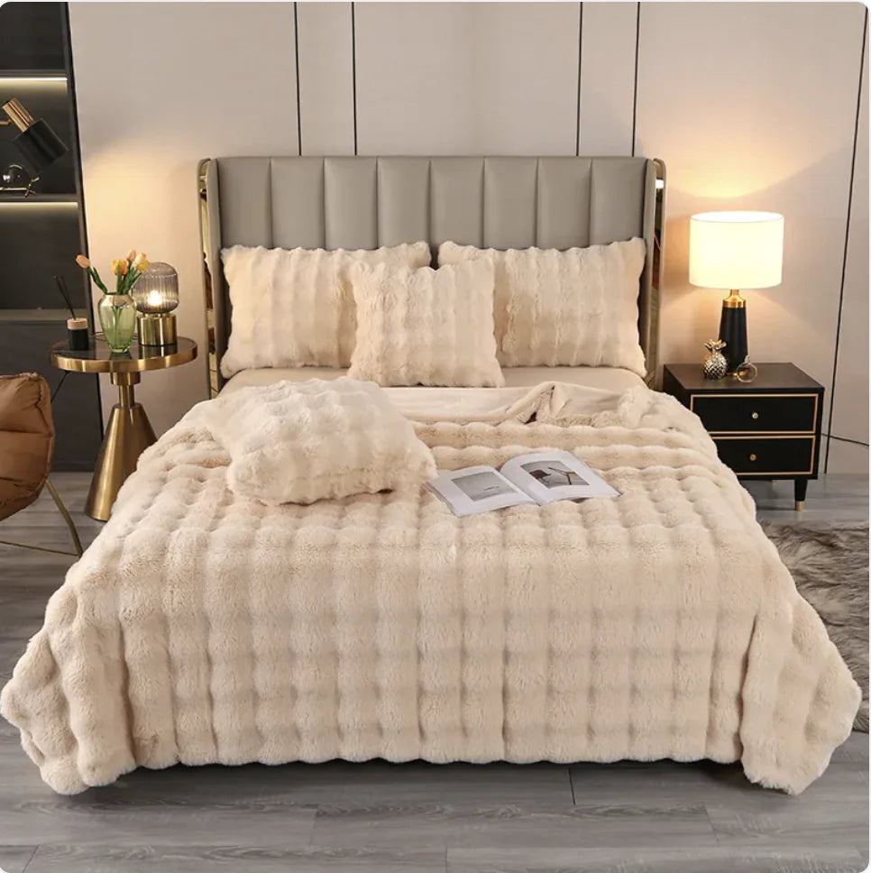 Luxurious Dual-Layer Cozy Fur Blanket